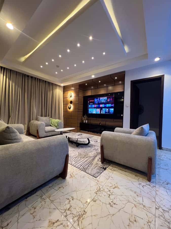 3 bed 230k per night